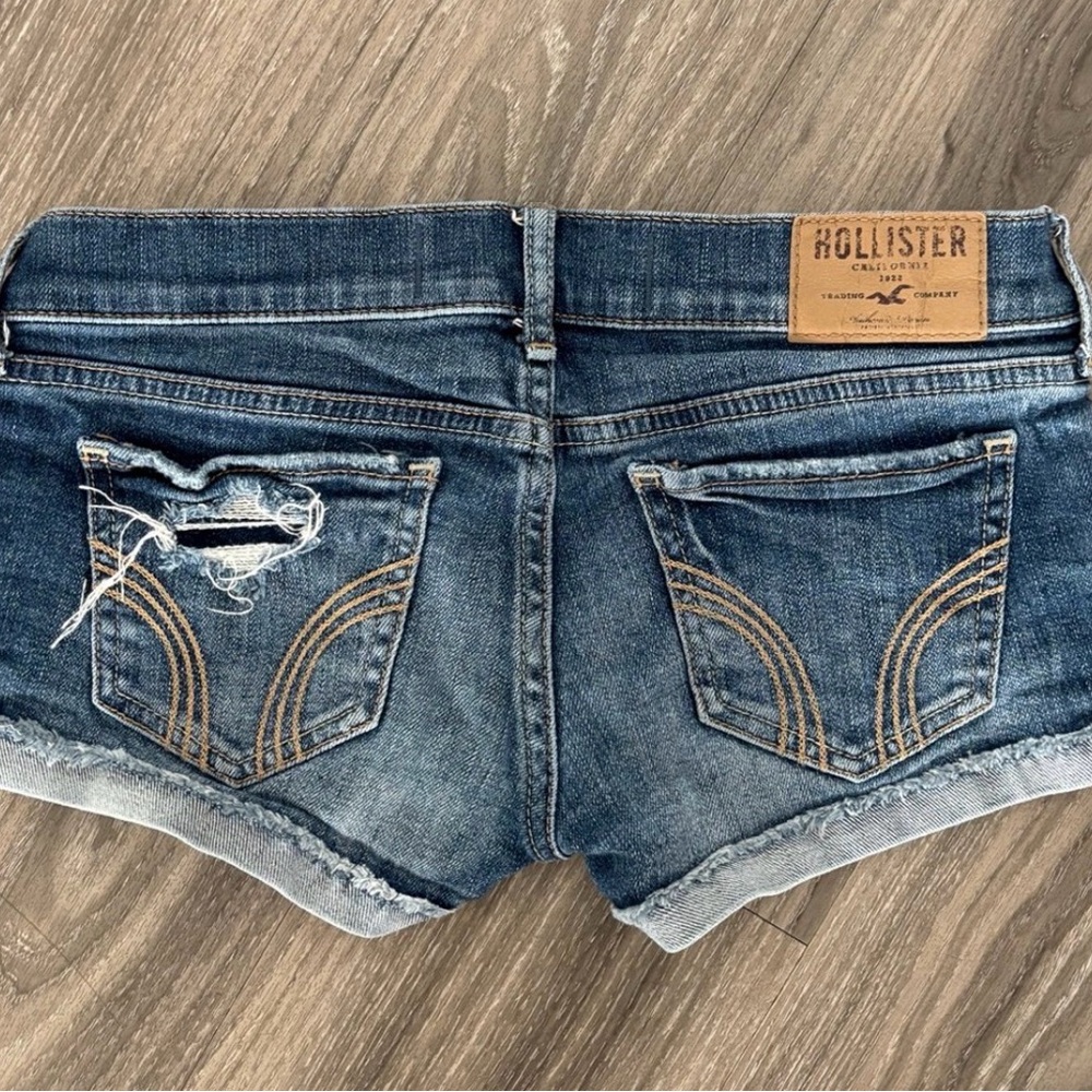 Hollister Women's Blue Denin Jean Shorts - Picture 3 of 4